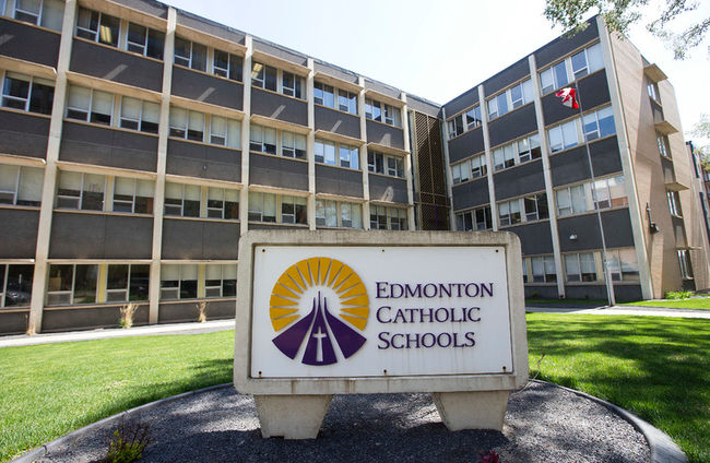 Trường Trung học Edmonton Catholic (ECS) - Canada