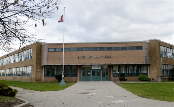Trường Trung học phổ thông Barton, Hamilton - Canada