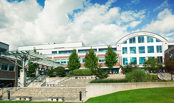 Trường Cao đẳng Douglas College - Canada