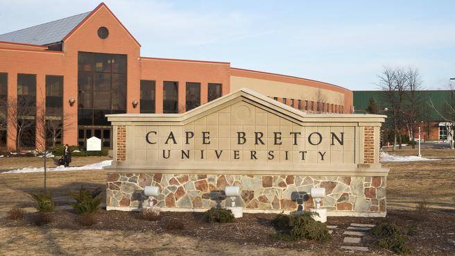 ​Đại học Cape Breton - Canada